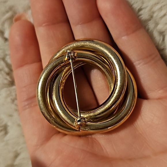 #0111 Vintage gold tone 3 entwined circles brooch - Picture 4 of 4